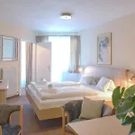 Apartmanhotel Crystls 4*