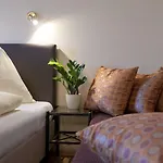 Crystls Apartmanhotel