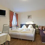 Crystls Apartmanhotel 4*