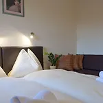 Crystls Apartmanhotel 4*