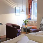 Crystls Lägenhetshotell 4*