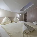Apartmanhotel Crystls 4*
