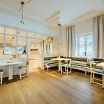 Crystls Apartmanhotel