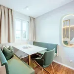 Crystls Apartmanhotel