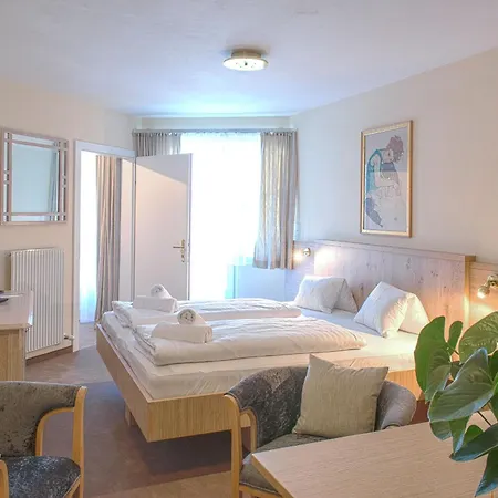 Aparthotel Crystls 4*