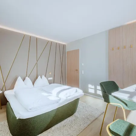 Apartmanhotel Crystls 4*