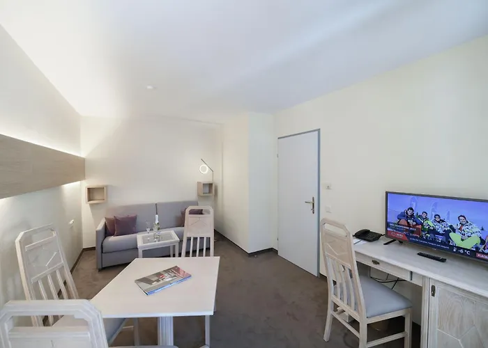 Crystls Apartmanhotel