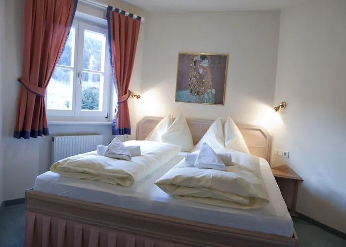 Crystls Apartmanhotel 4*