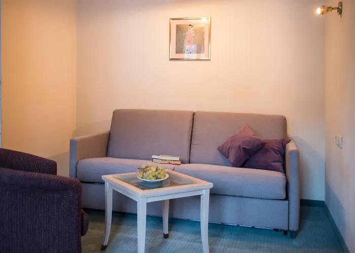 Crystls Apartmanhotel 4*