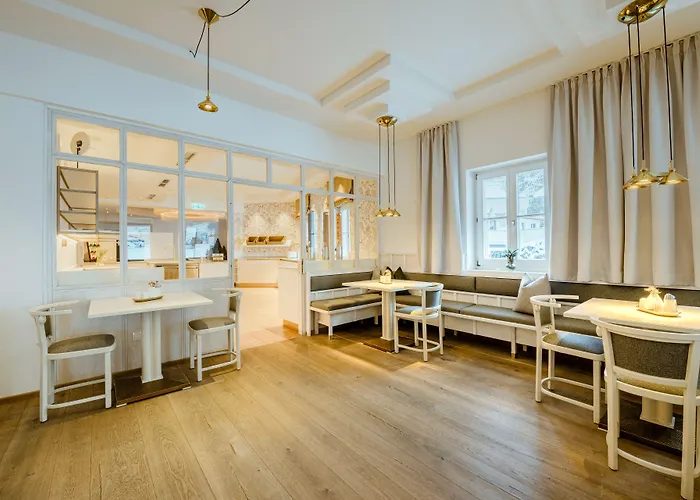 Crystls Apartmanhotel