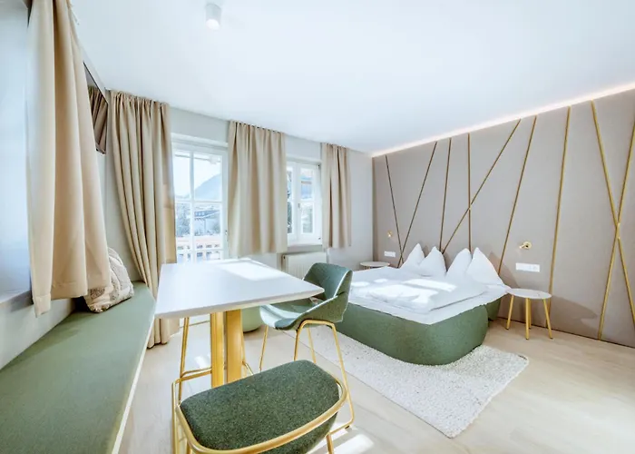 Crystls Apartmanhotel