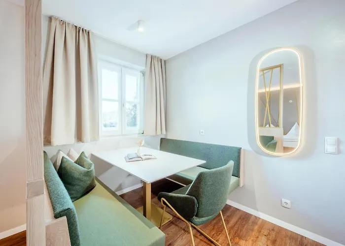 Crystls Apartmanhotel